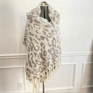 4/$25 NWT New Directions Womens Leopard Print Boucle Blanket Scarf in Cream/Grey